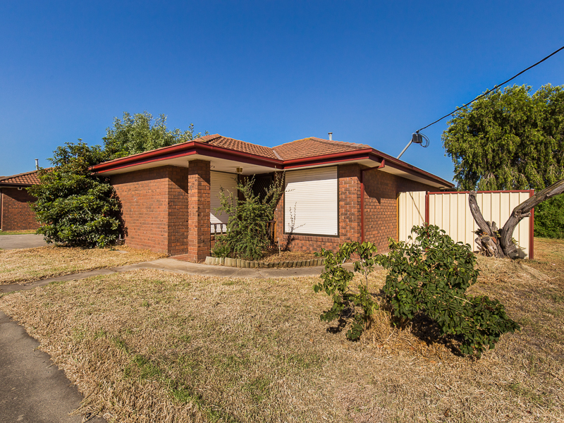 15 WOOD STREET, DEER PARK, 3023