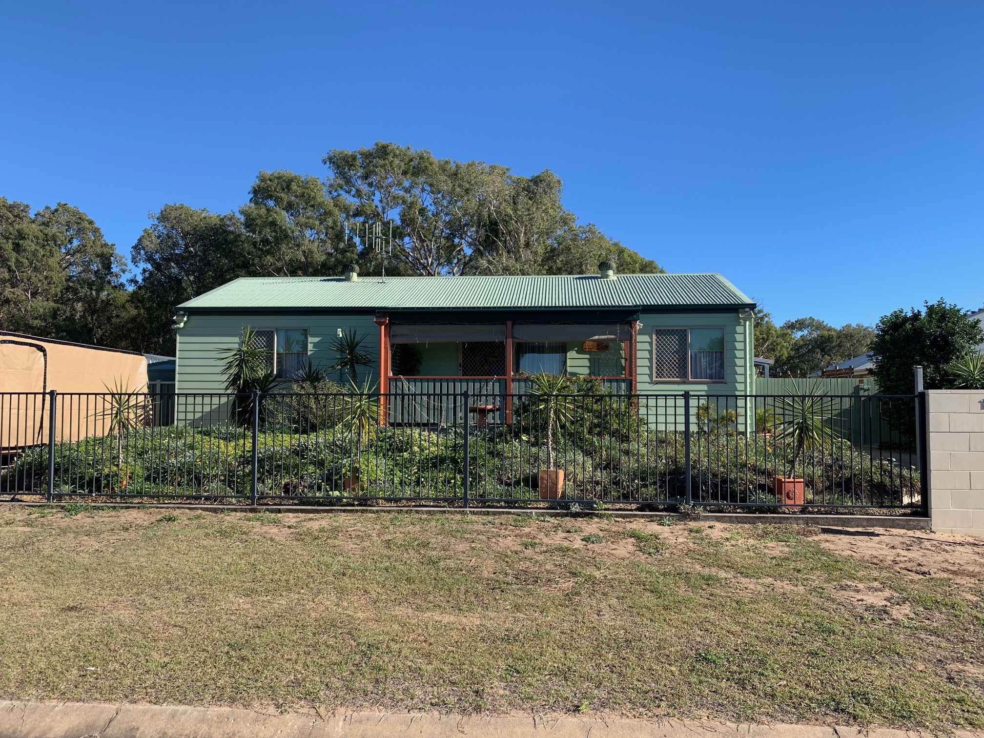 10 CYCAD CT, MOORE PARK BEACH, 4670