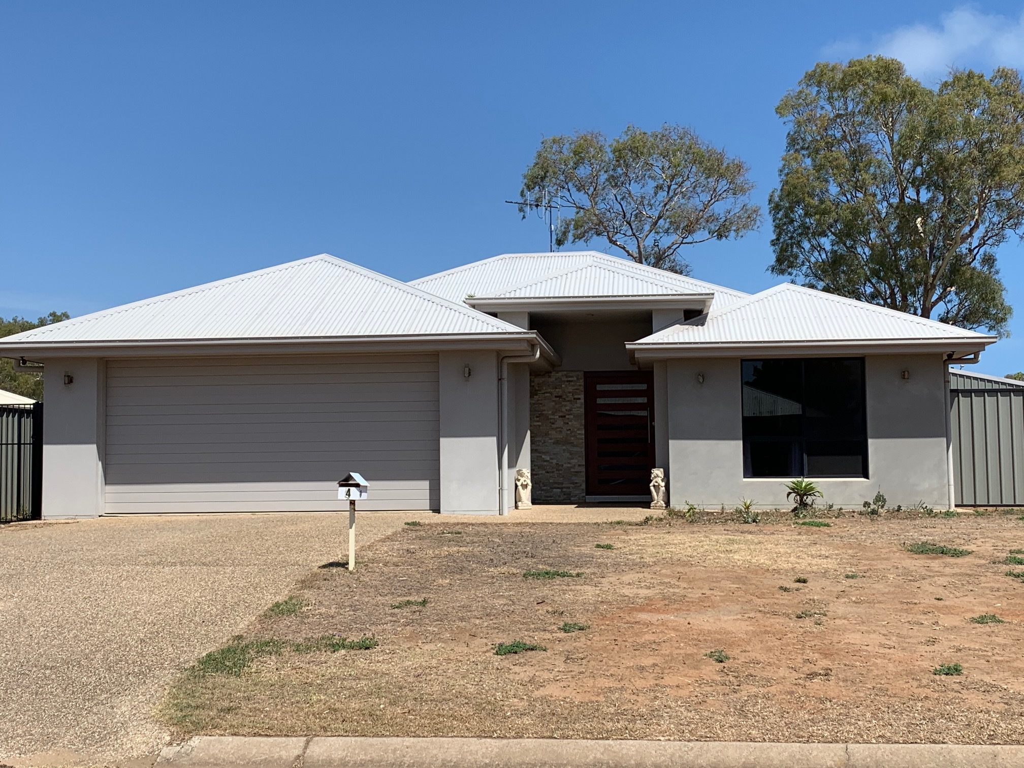 4 CYCAD CT, MOORE PARK BEACH, 4670
