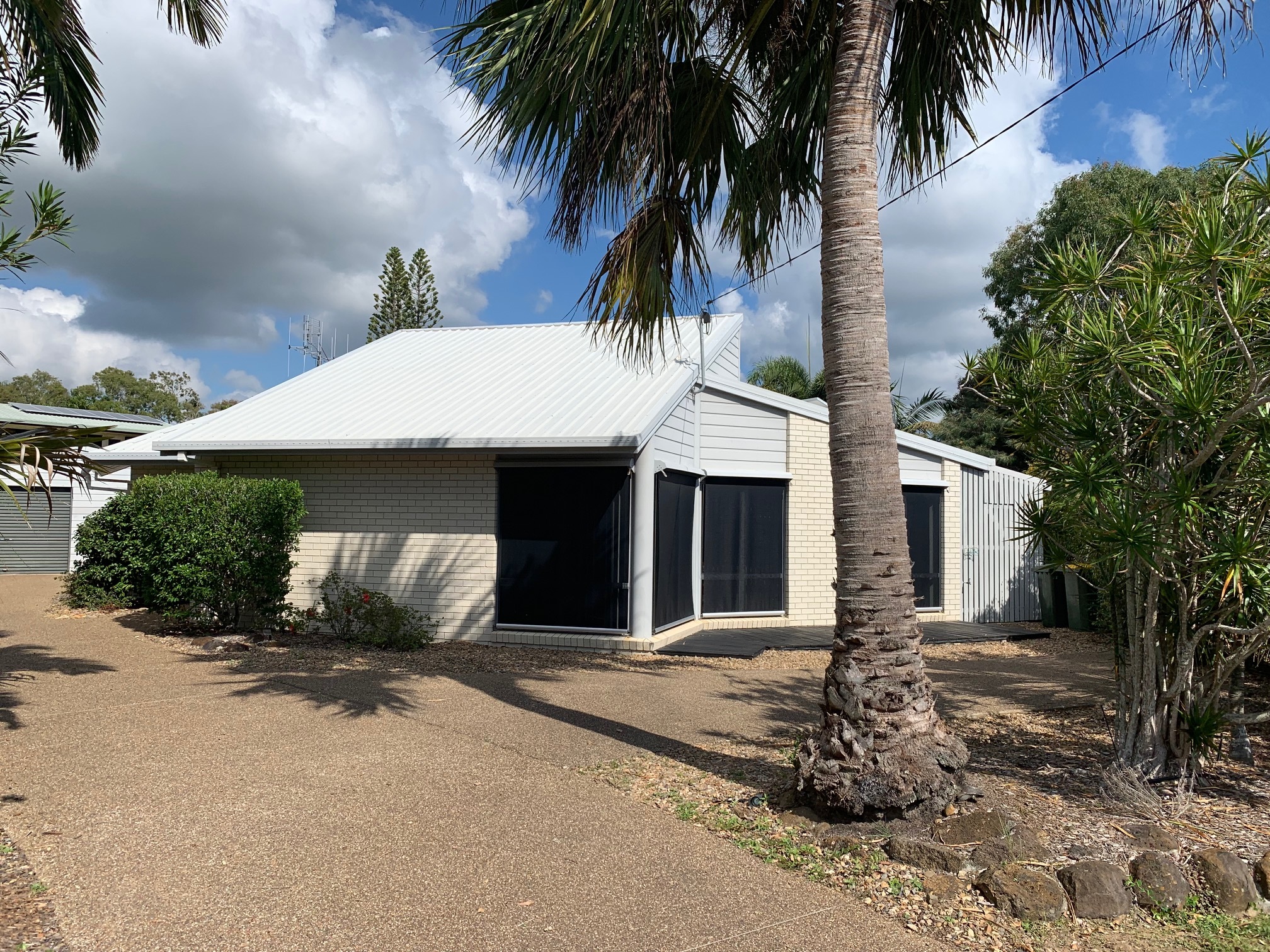 1 HIBISCUS AVE, MOORE PARK BEACH, 4670