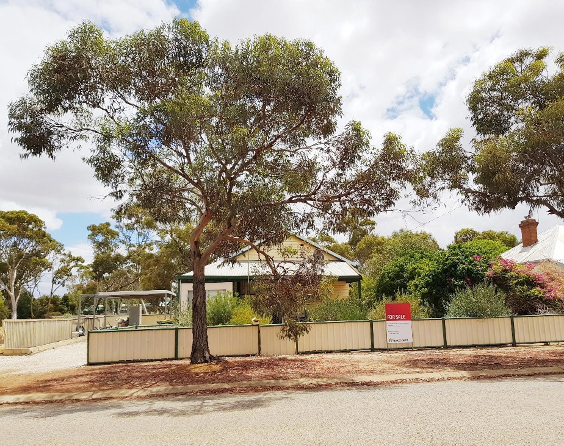 15 BERKSHIRE VALLEY ROAD, MOORA, 6510