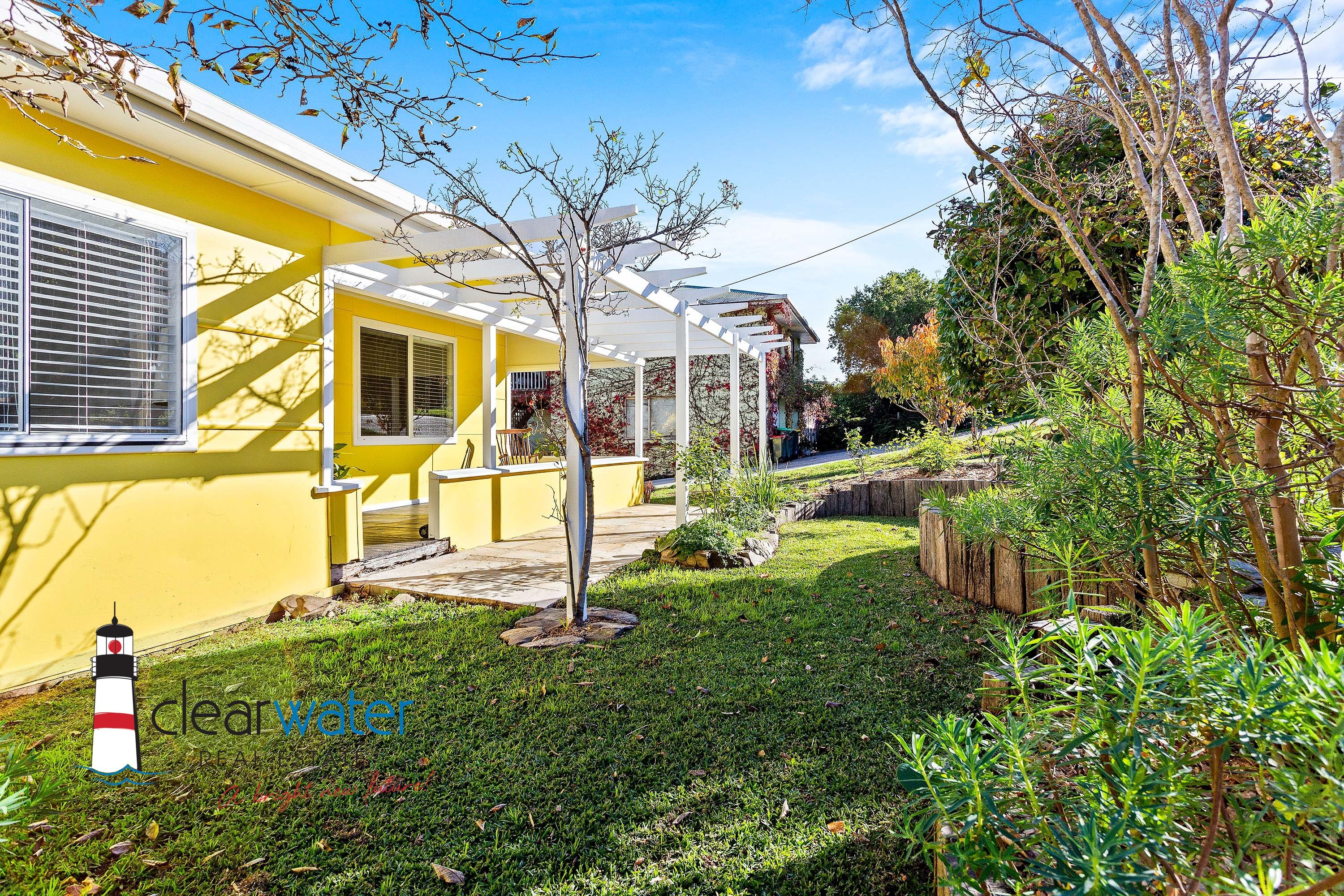 4 HARRINGTON RD, NAROOMA, 2546