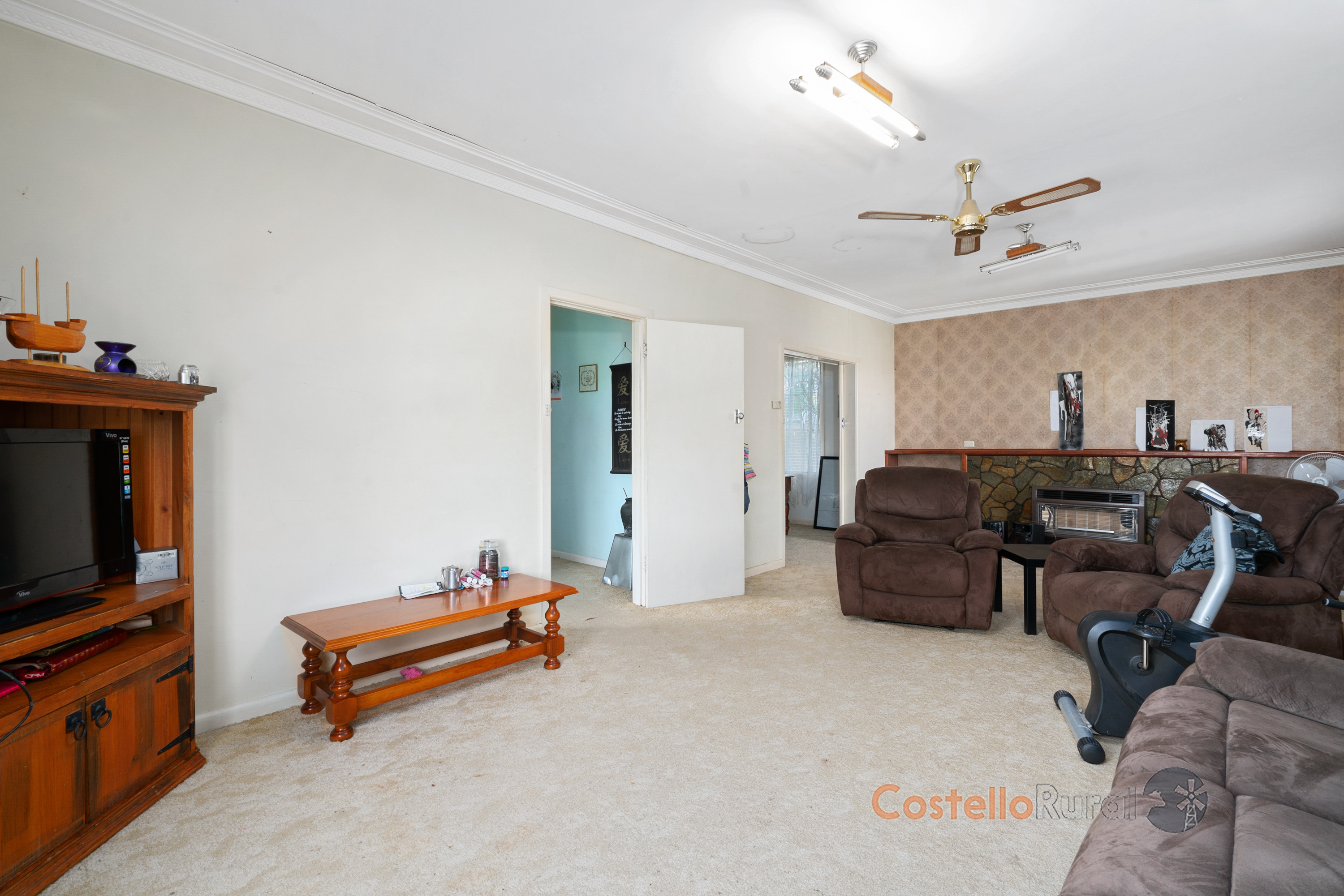 8 BARTLETT ST, CORRYONG, 3707