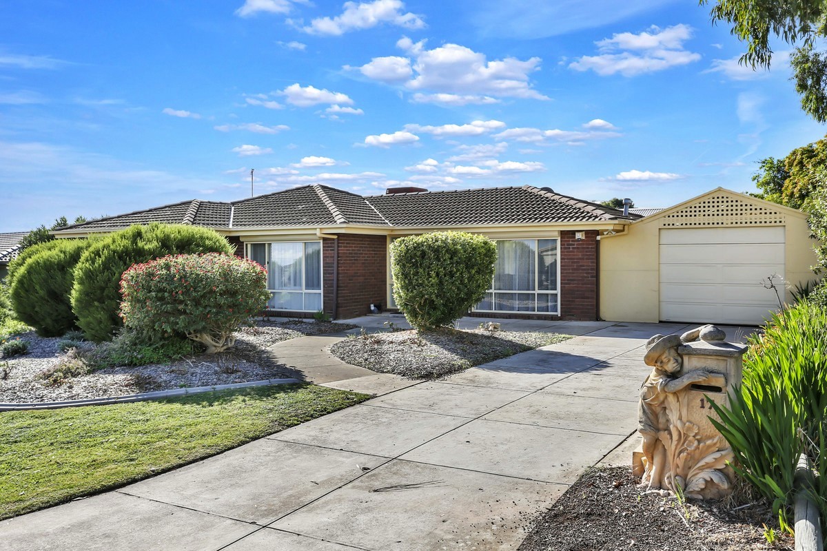 17 KANIMBLA CRESCENT, CRAIGMORE, 5114