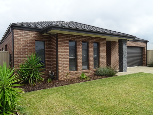 14 EDMUND DRIVE, DELACOMBE, 3356