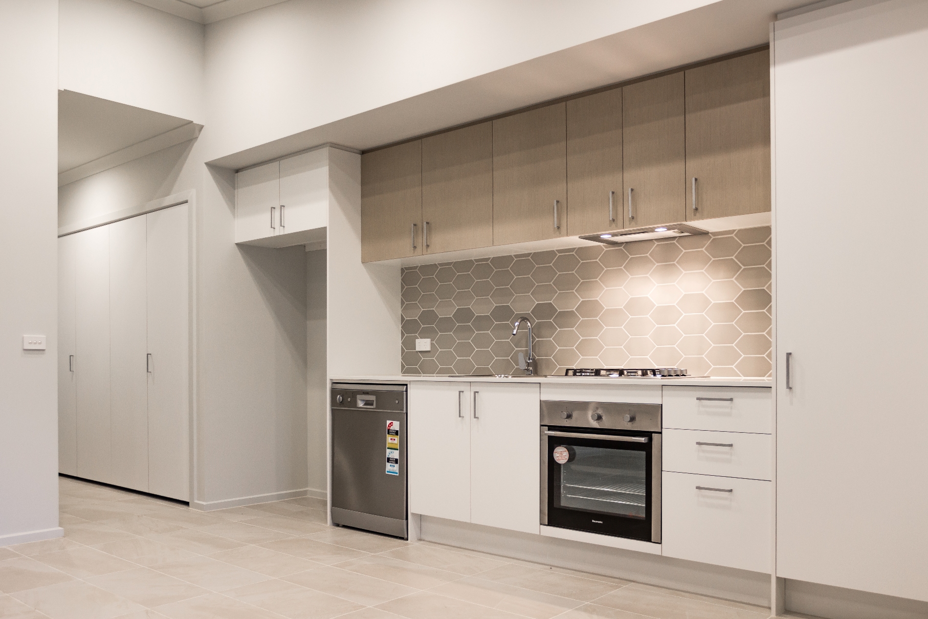 2 HENSBERGH PLACE, SUNSHINE WEST, 3020