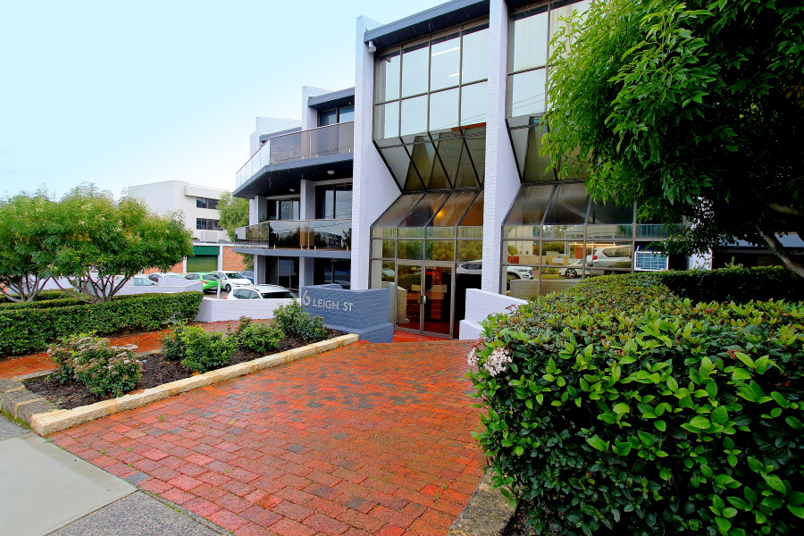 13/6 LEIGH ST , BURSWOOD, 6100