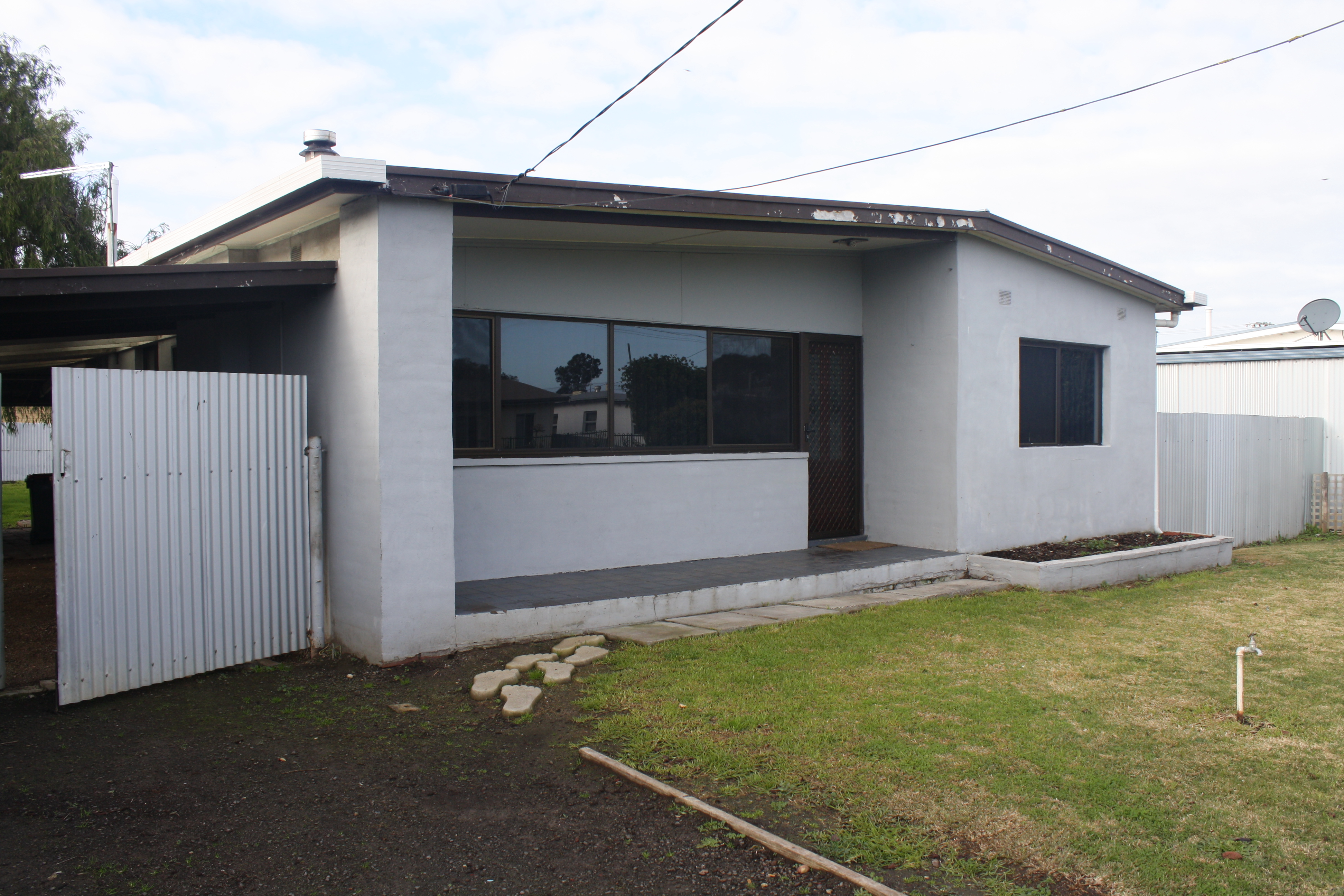 11 HOLZGREFE STREET, MILLICENT, 5280
