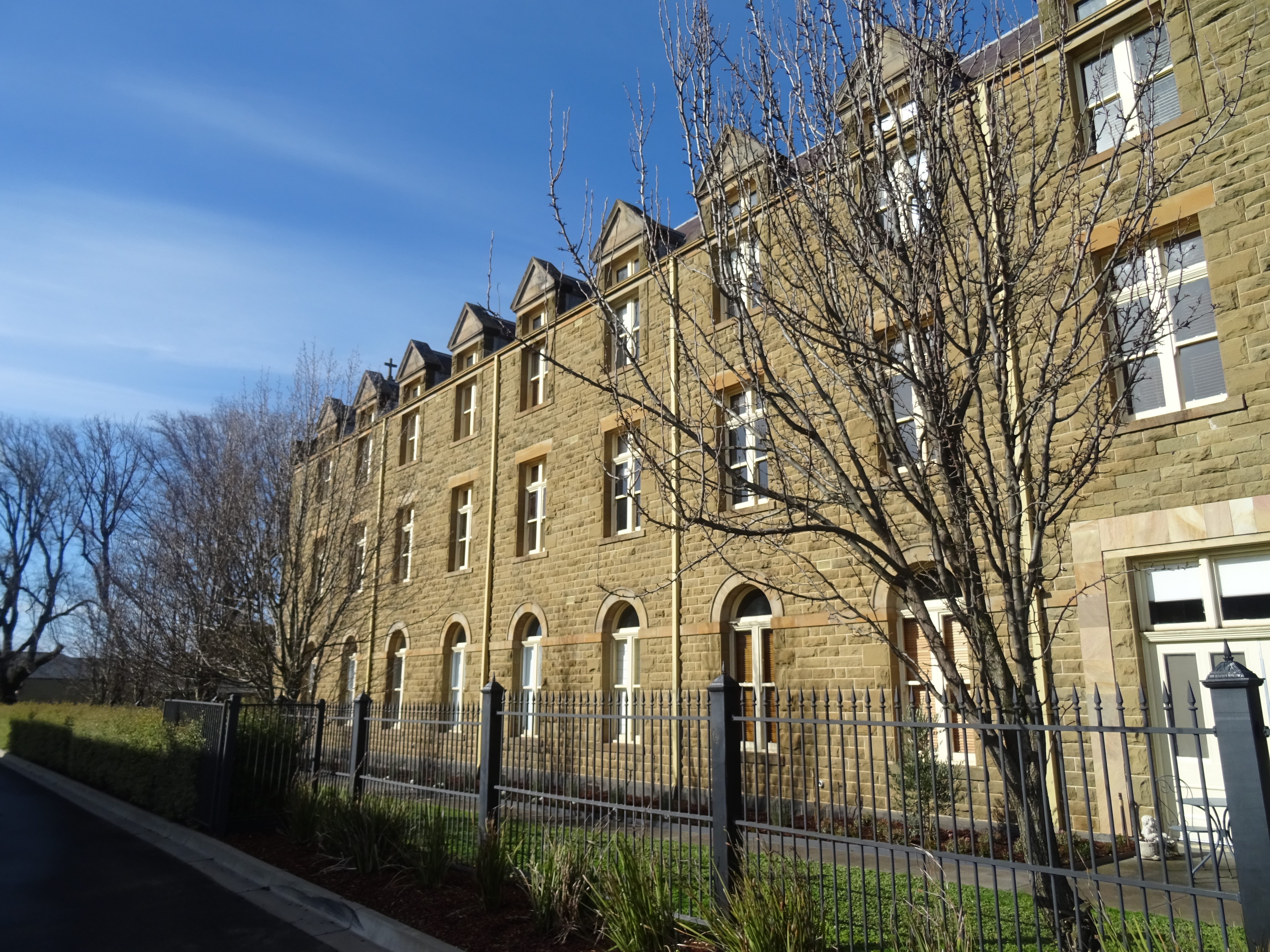 21/300 GILLIES STREET, WENDOUREE, 3355