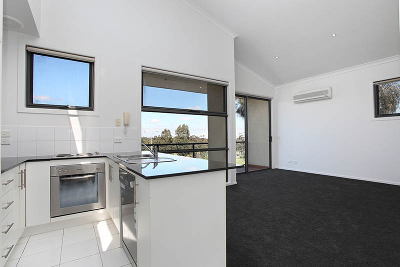 8/39 DIAMOND BOULEVARD, GREENSBOROUGH, 3088