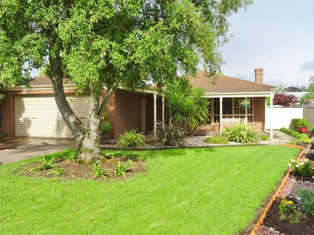 9 COLONIAL COURT, ALFREDTON, 3350