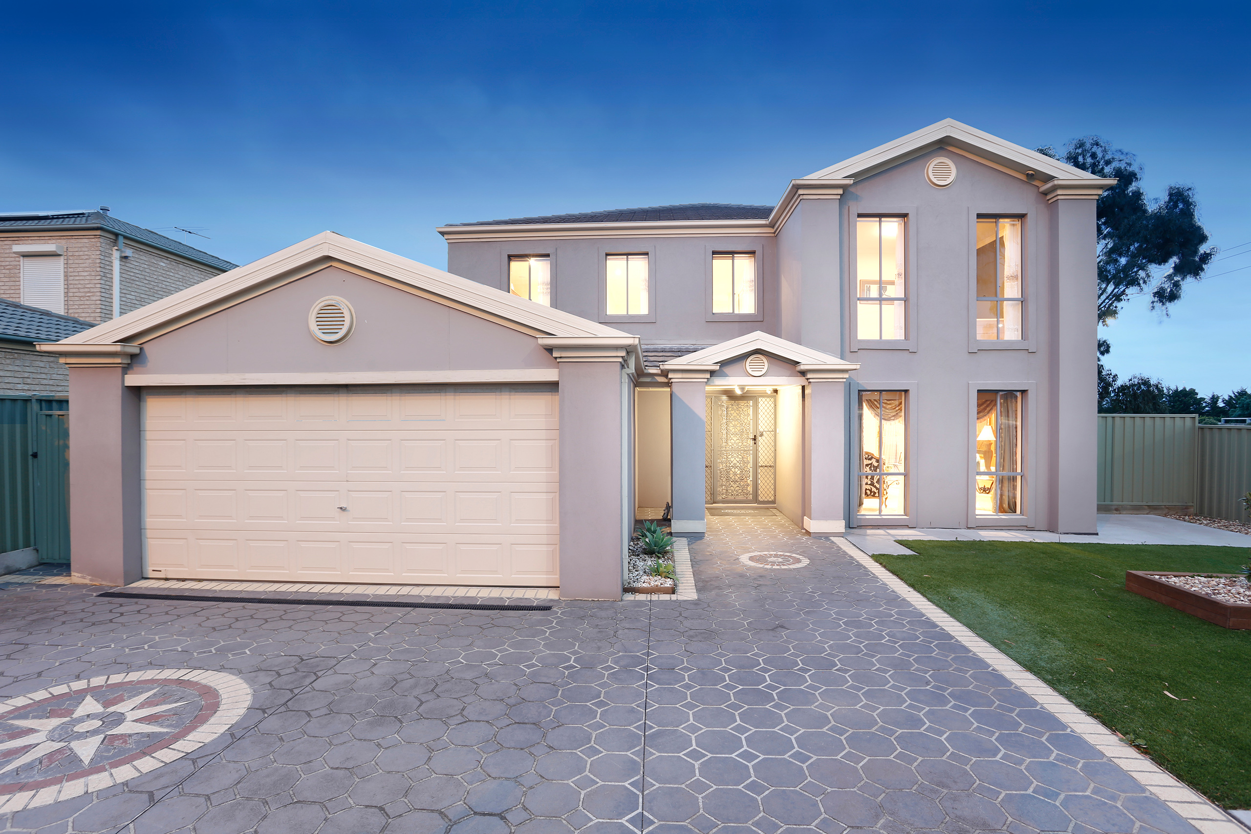 2 BANCHORY AVENUE, HILLSIDE, 3037