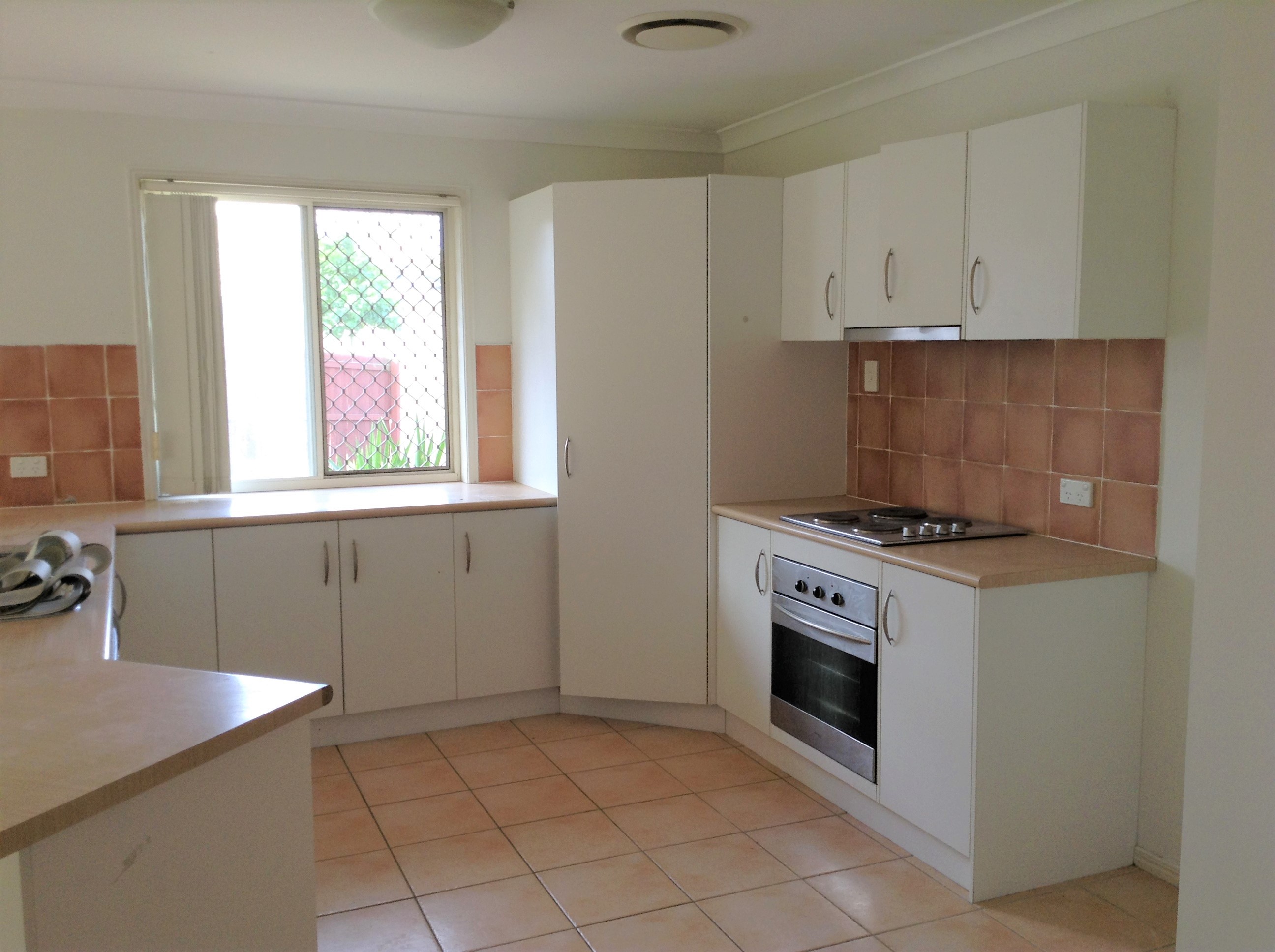 8 JOSH COURT, FLINDERS VIEW, 4305
