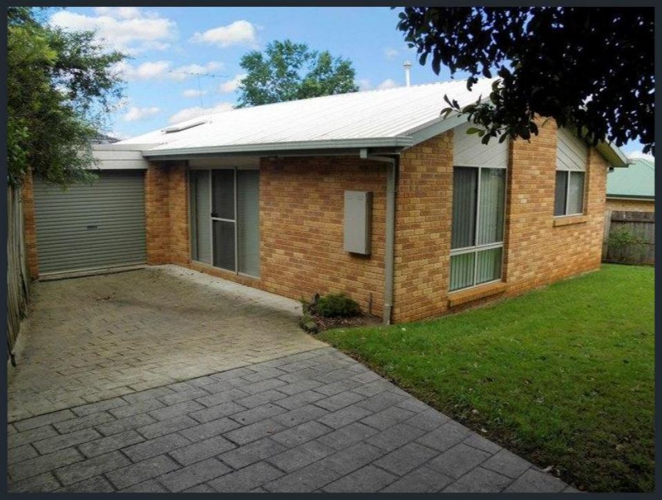 1A BALMORAL CRESCENT, DROUIN, 3818