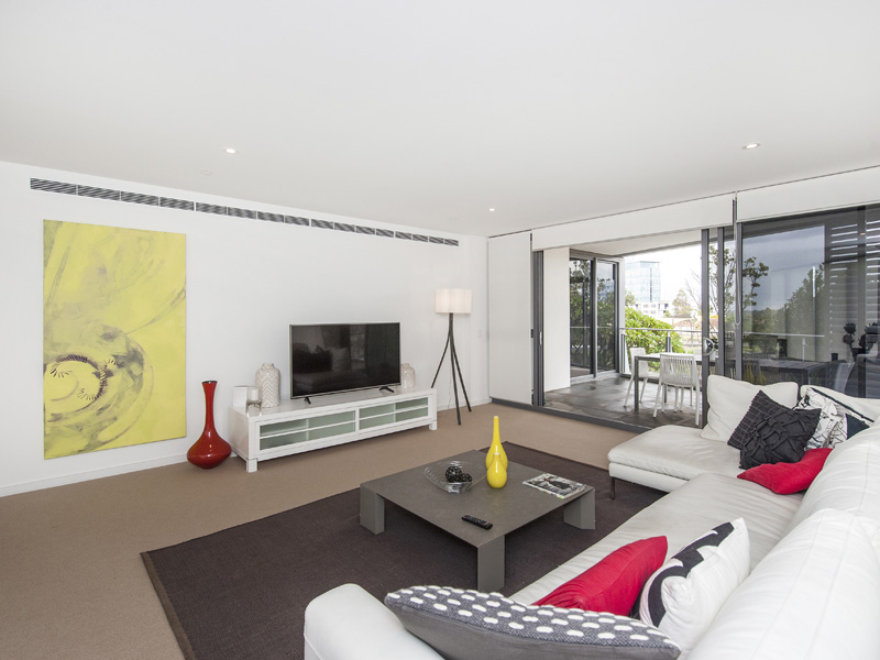205/96 BOW RIVER CRESCENT, BURSWOOD, 6100