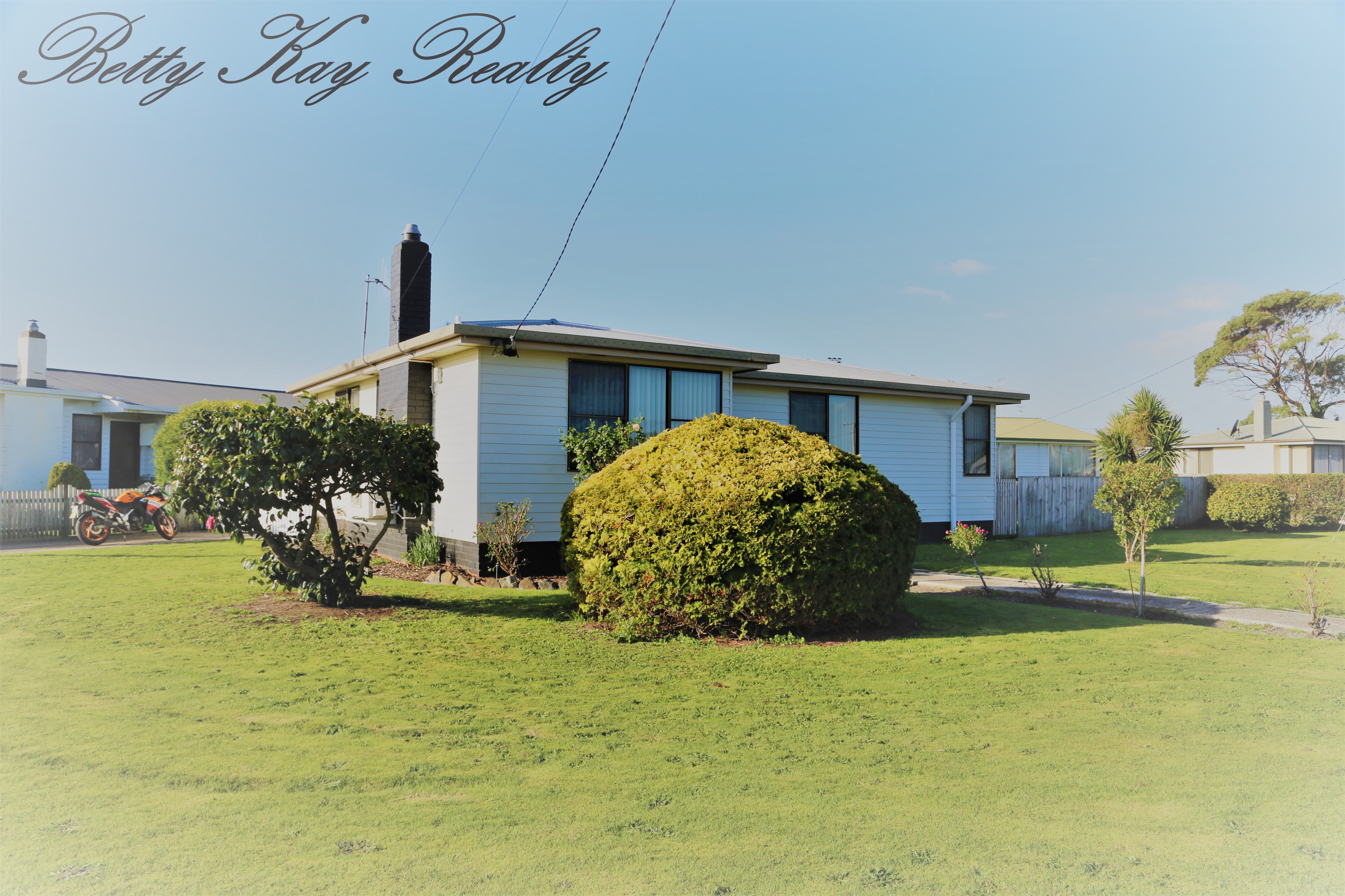 17 HELLYER STREET, SMITHTON, 7330