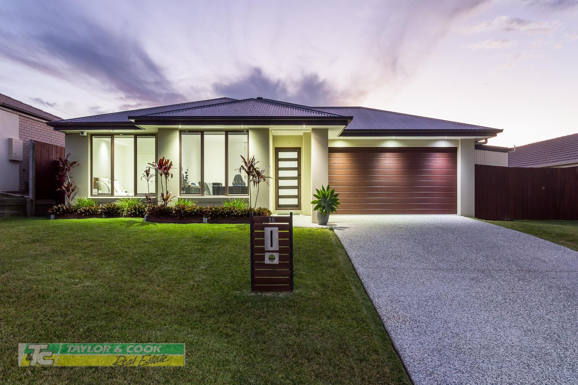 16 HOWARD STREET, YARRABILBA, 4207