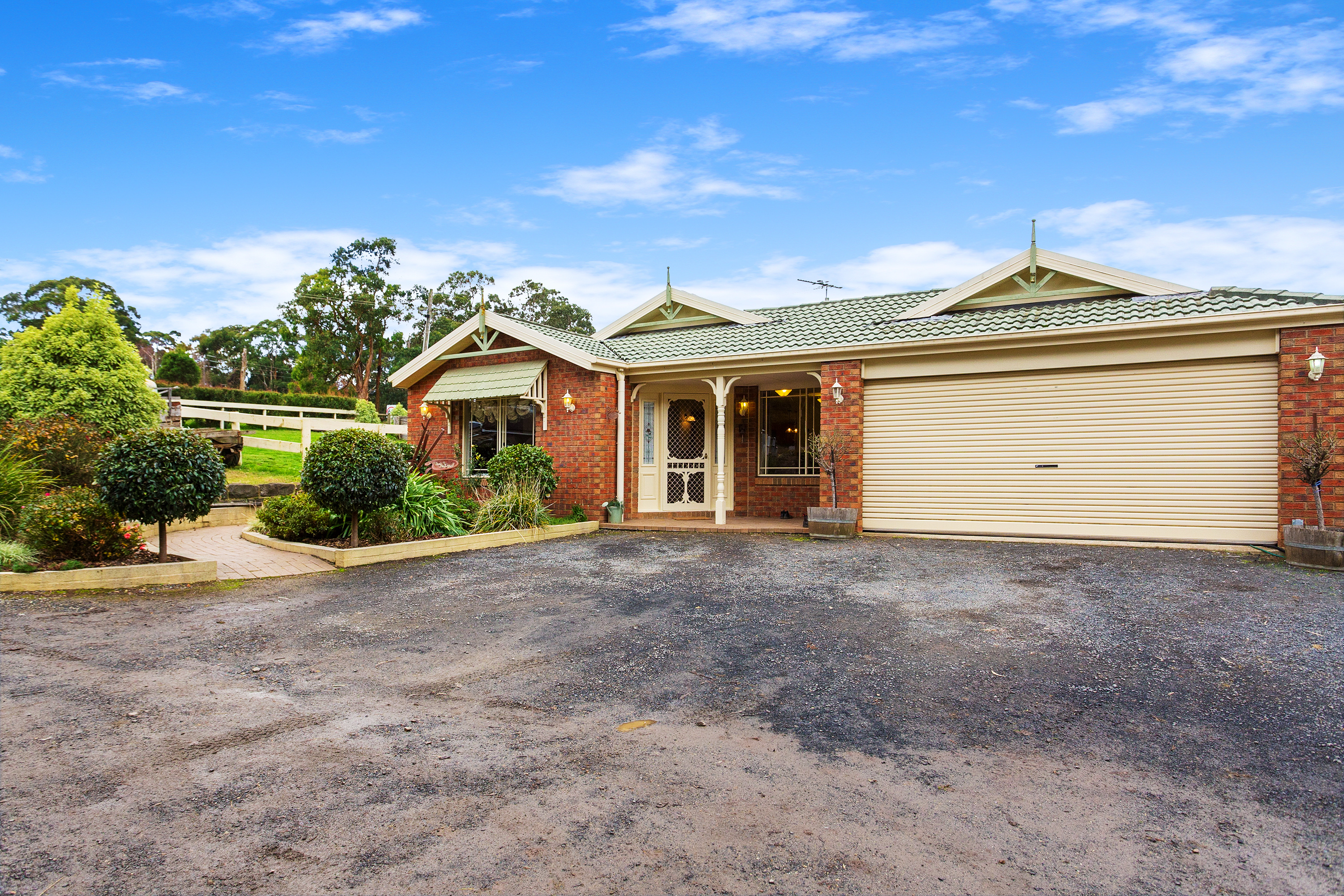 19-21 WELLWOOD ROAD, DROUIN, 3818