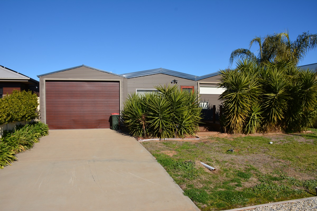 13 CLARKE STREET, BUNDALONG, 3730