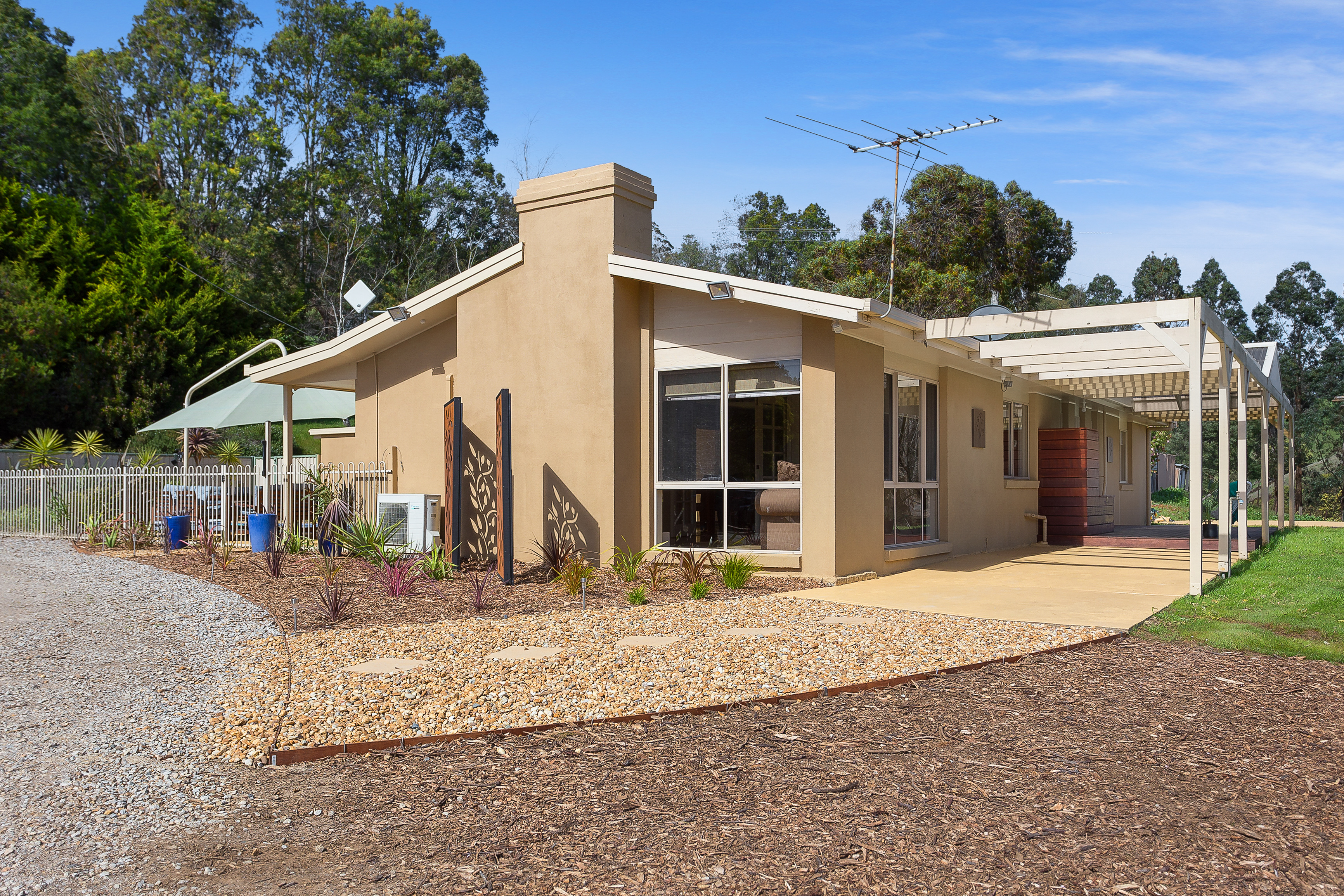 348 Warragulleongatha Road Ellinbank, 3821 4 Bedroom Acreagesemirural