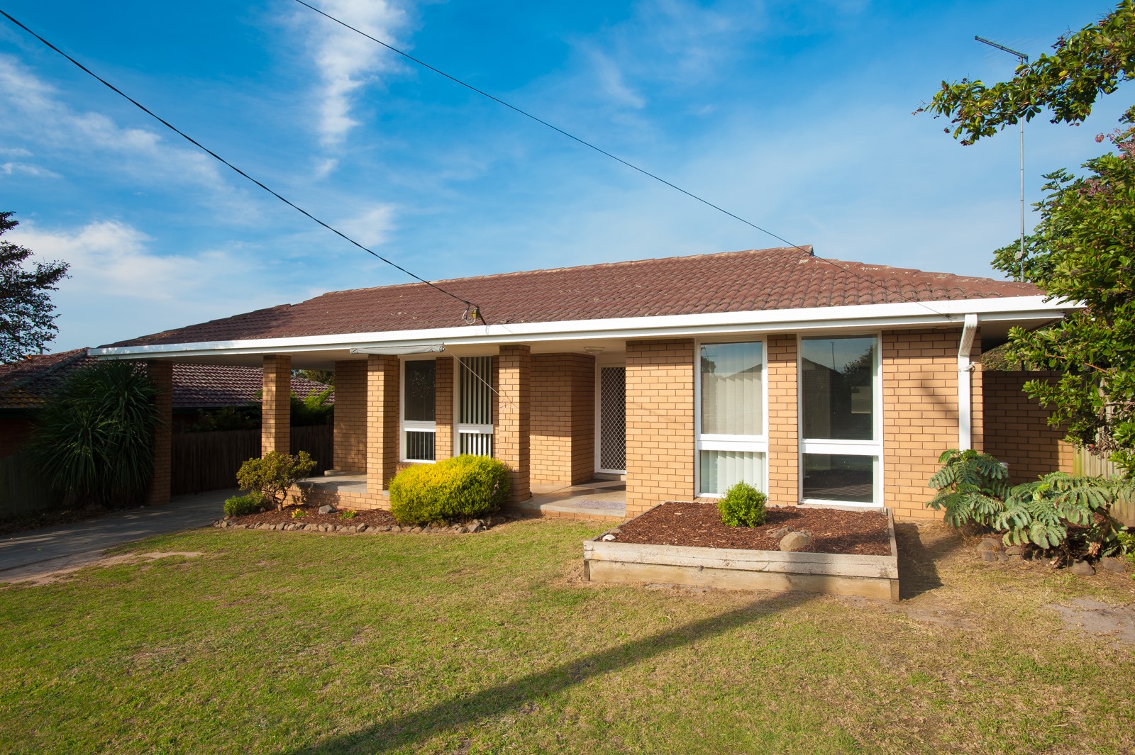 2 CHARLES STREET, DROUIN, 3818