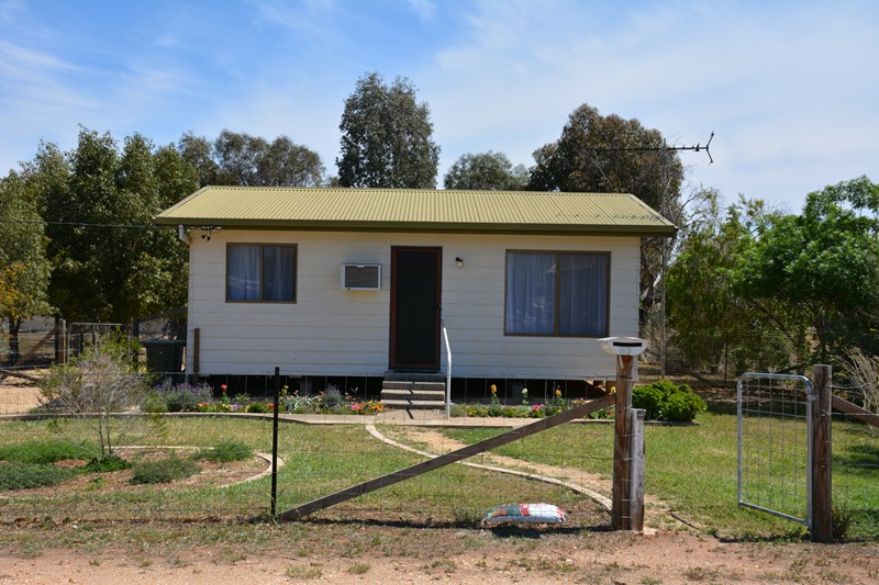 83 PRINCESS STREET, URANA, 2645