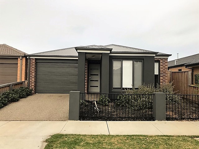 6 ARMIDALE DRIVE, PAKENHAM, 3810