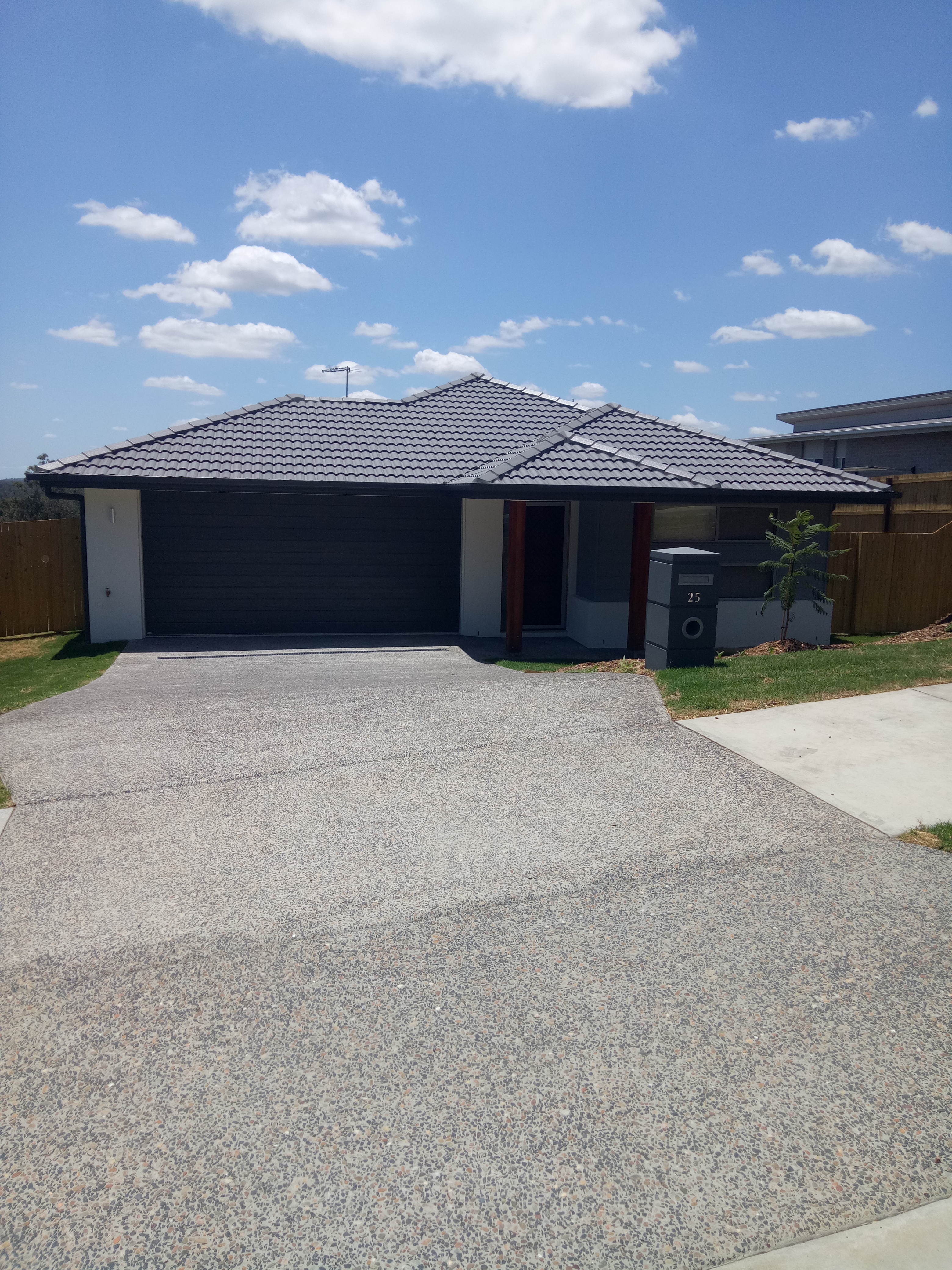 25 CHATSWOOD COURT, DEEBING HEIGHTS, 4306