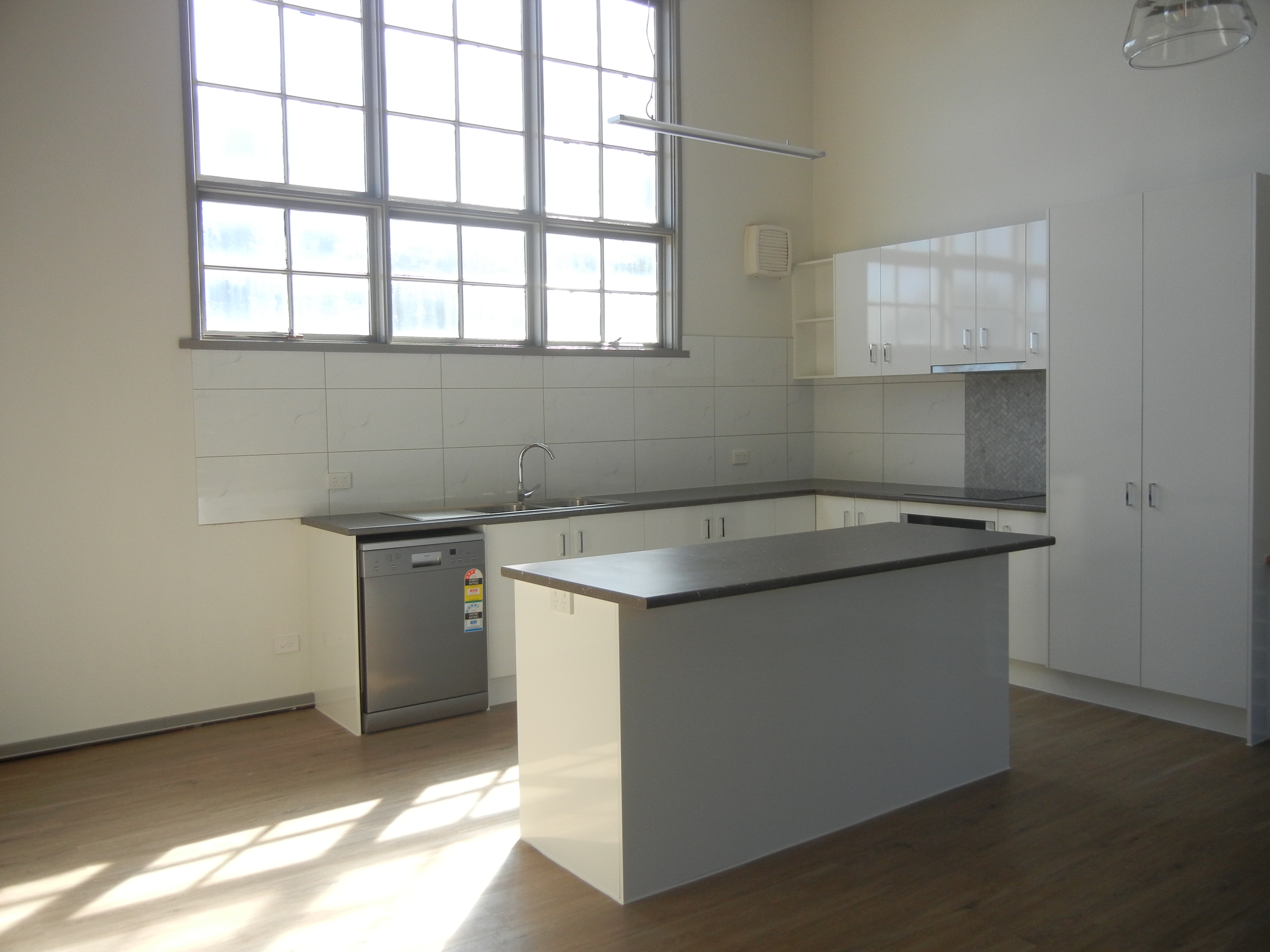 1/12 SINCLAIR STREET, DROUIN, 3818