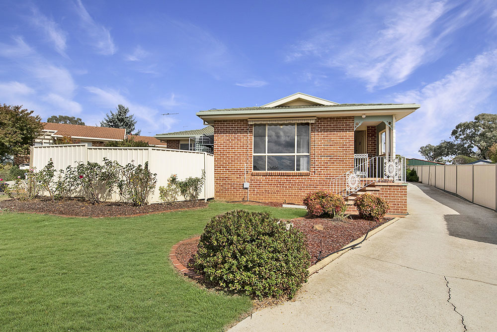 UNIT 1/13 CHARDONAY PLACE, QUEANBEYAN WEST, 2620