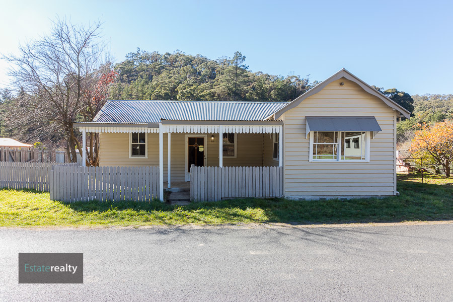 10 FOXLOW STREET, CAPTAINS FLAT, 2623
