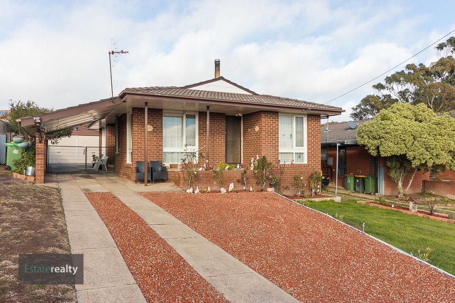 22 BANKSIA CRESCENT, KARABAR, 2620