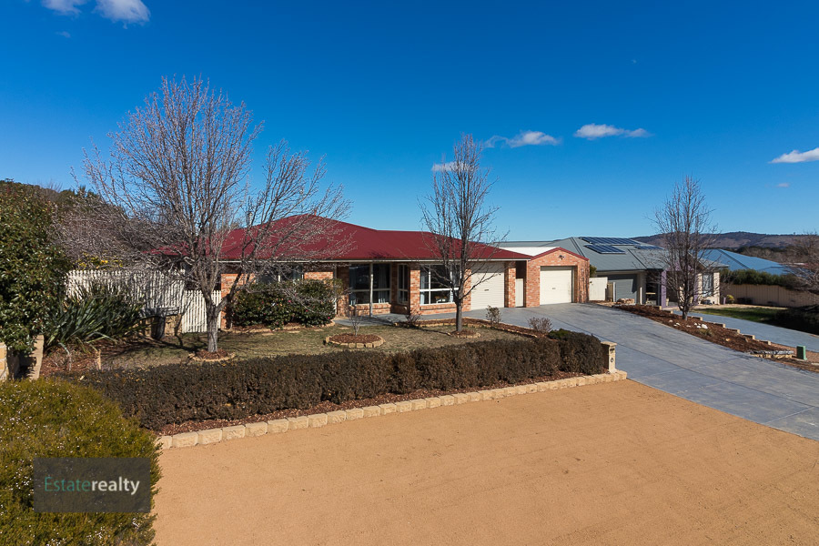 24 HYLAND DRIVE, BUNGENDORE, 2621