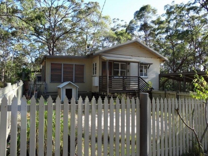 14 COOK AVENUE, RUSSELL ISLAND, 4184