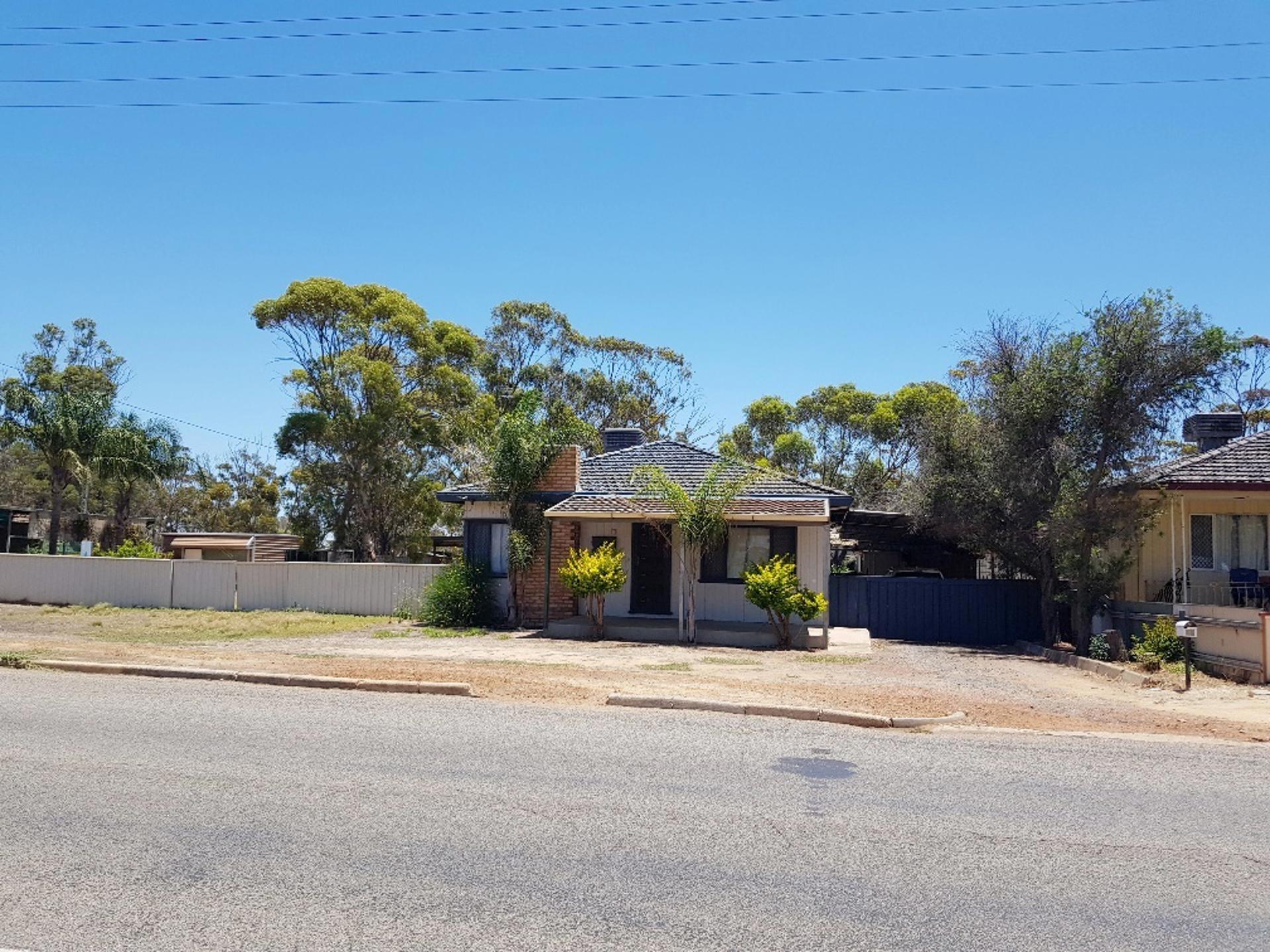 10 GARDINER STREET, MOORA, 6510