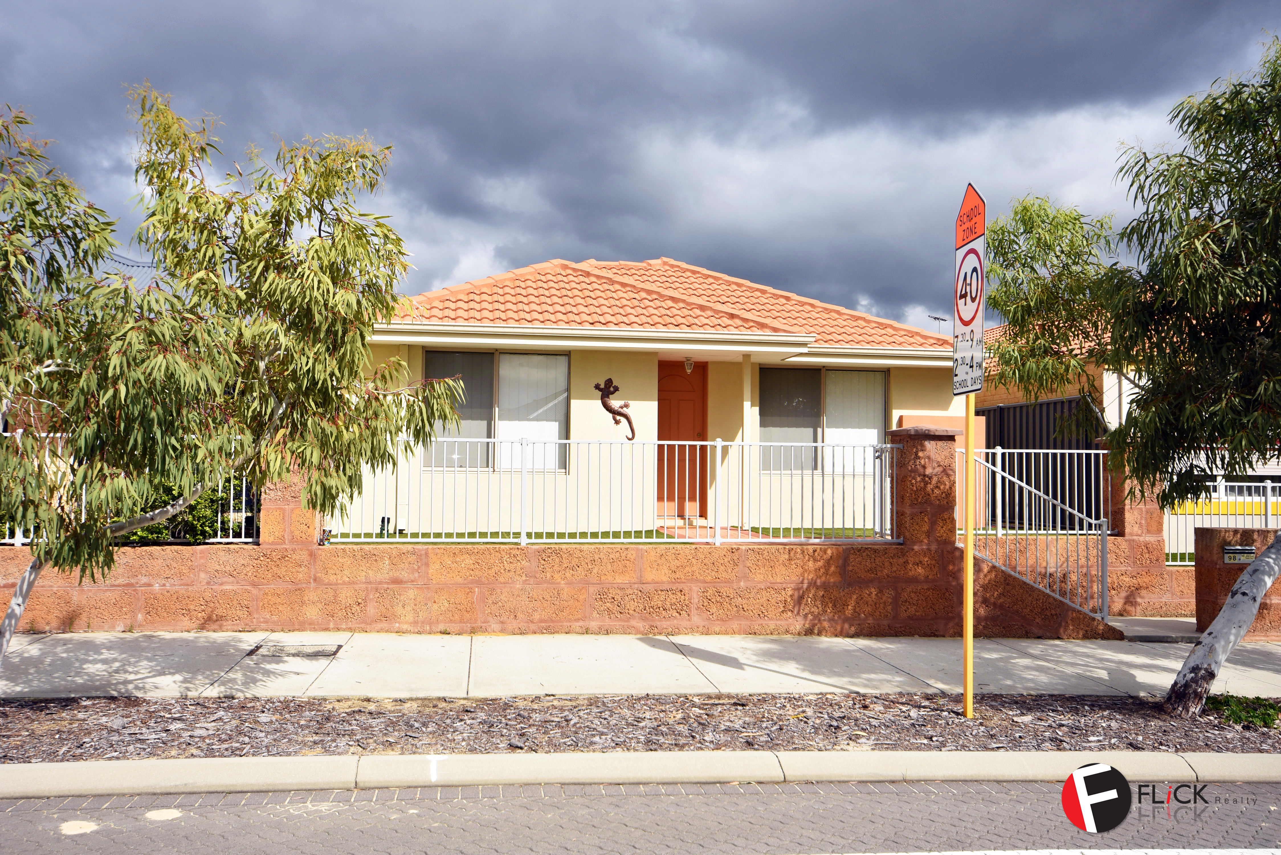 98 JOSEPH BANKS BVD, BANKSIA GROVE, 6031