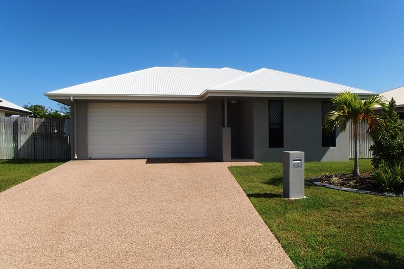 8 BLACK APPLE AVENUE, MOUNT LOW, 4818