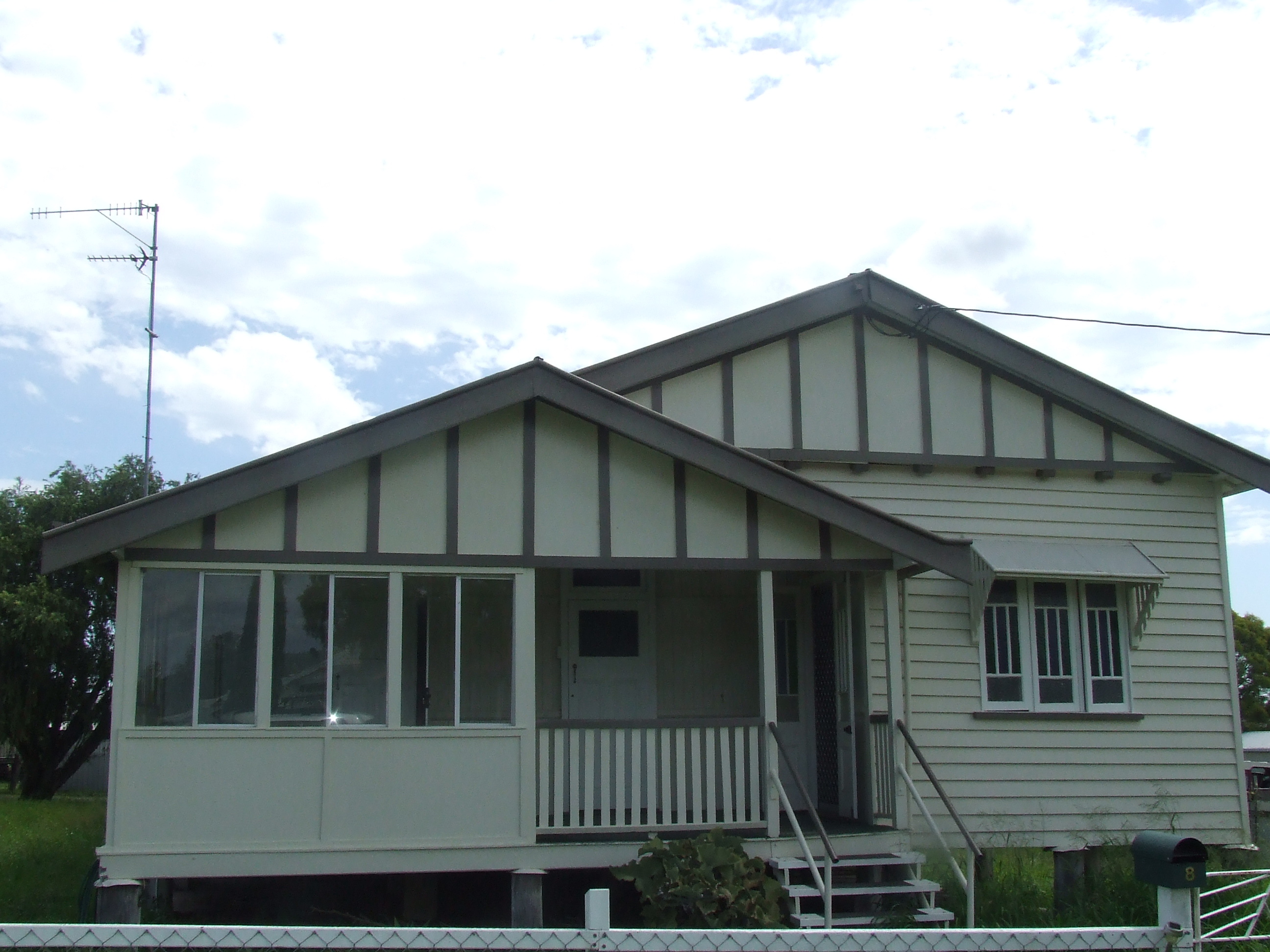 8 FARADAY ST, MONTO, 4630