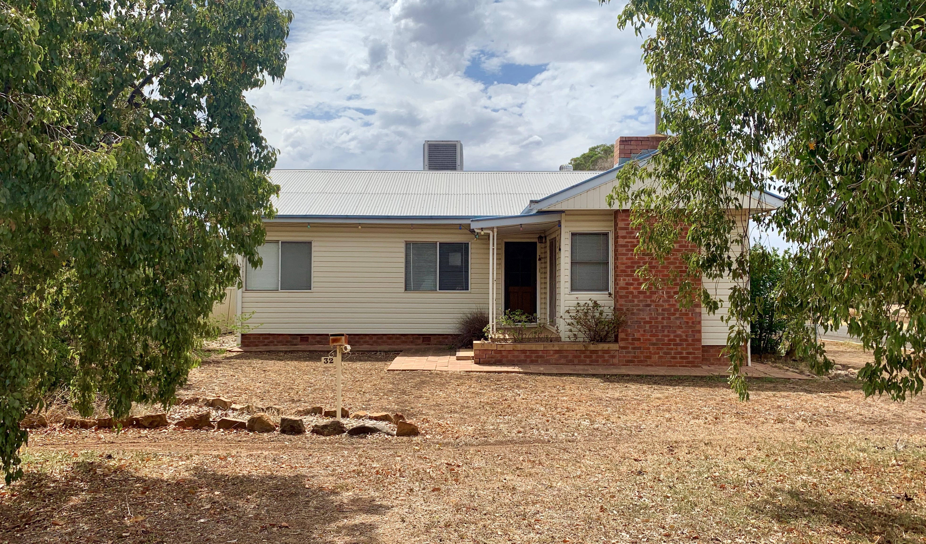 32 CARROLL ST, GUNNEDAH, 2380