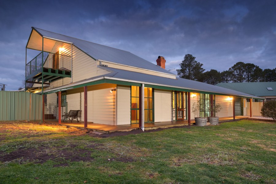 5 CARTER DRIVE, BEECHWORTH, 3747