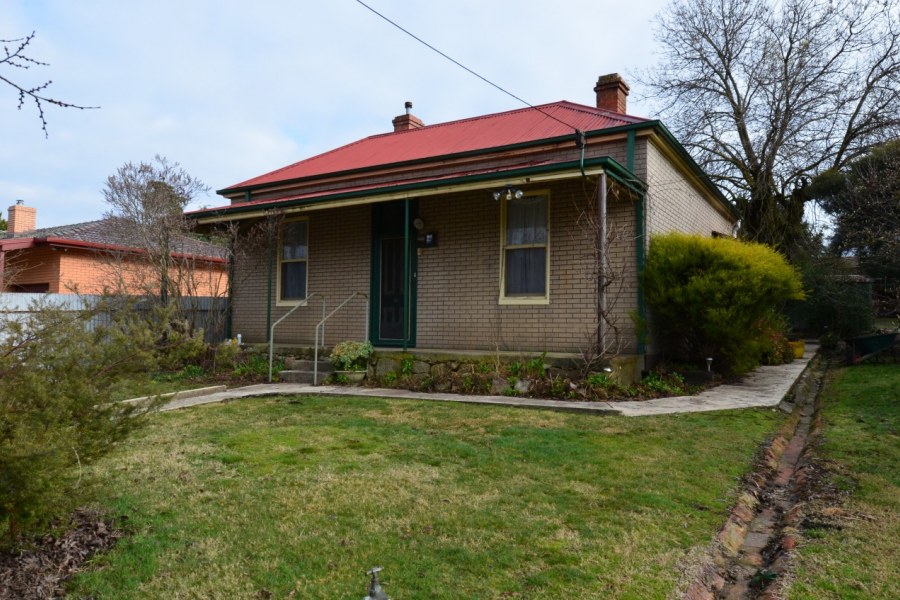 16 BRIDGE ROAD, BEECHWORTH, 3747