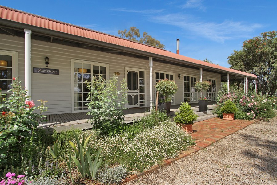 4 OVENS TERRACE, TARRAWINGEE, 3678