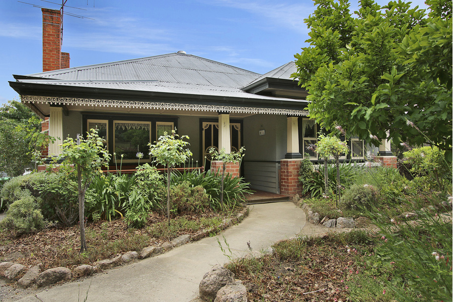 3 SYDNEY ROAD, BEECHWORTH, 3747