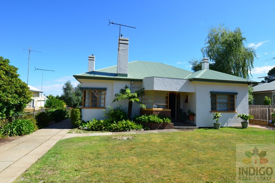35 VICTORIA ROAD, BEECHWORTH, 3747