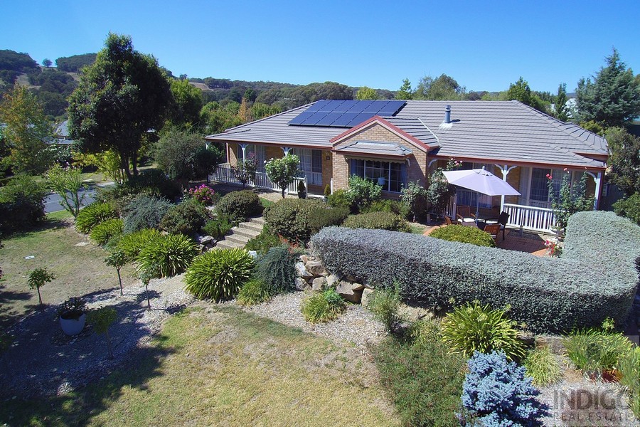 12 JARVIS ROAD, BEECHWORTH, 3747