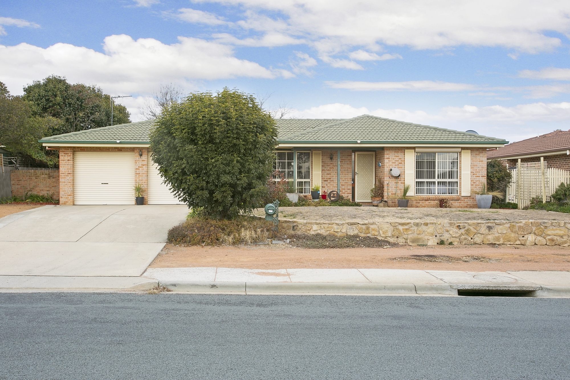 33 FURLONG RD, QUEANBEYAN WEST, 2620