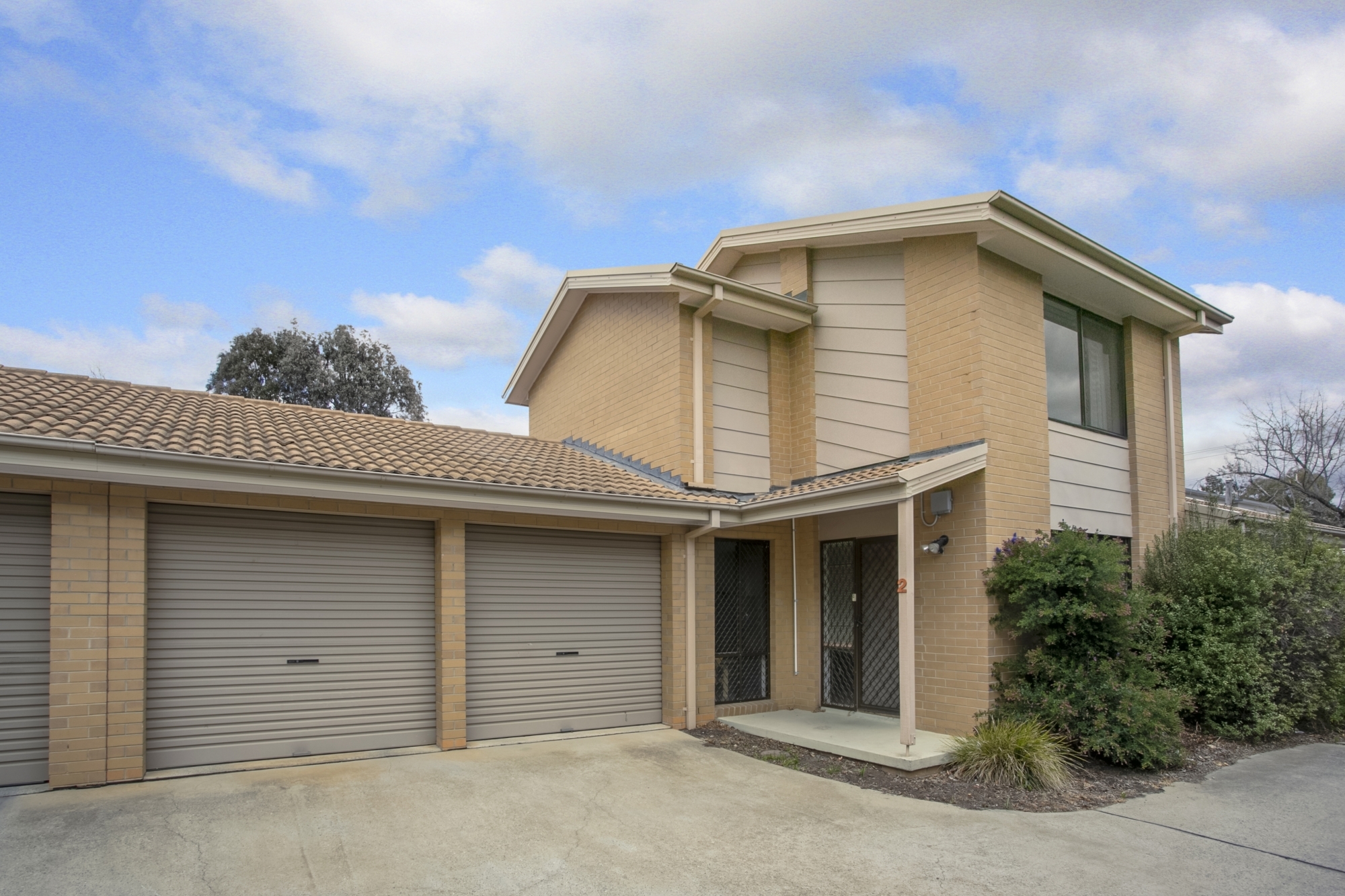 UNIT 2/12 MCKEAHNIE ST, CRESTWOOD, 2620