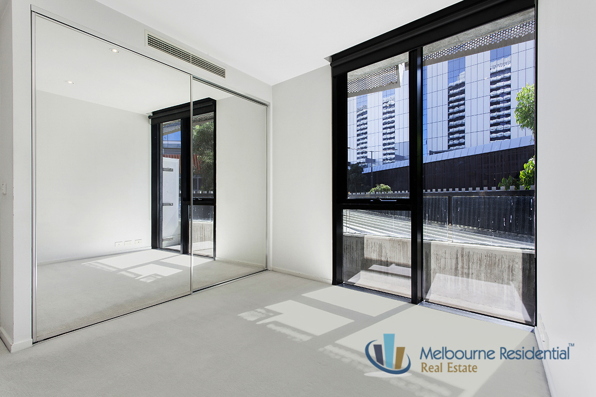 100/8 WATERVIEW WALK, DOCKLANDS, 3008