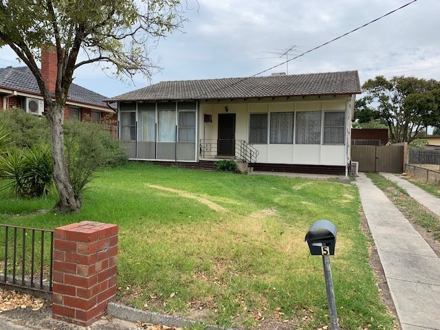 15 LACEBARK ST, DOVETON, 3177
