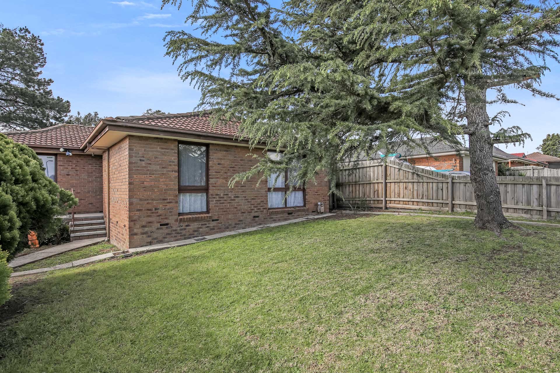 13 LEIGH CT, DOVETON, 3177